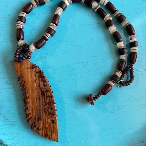 Beautiful handcrafted Necklace - Picture 3 of 5